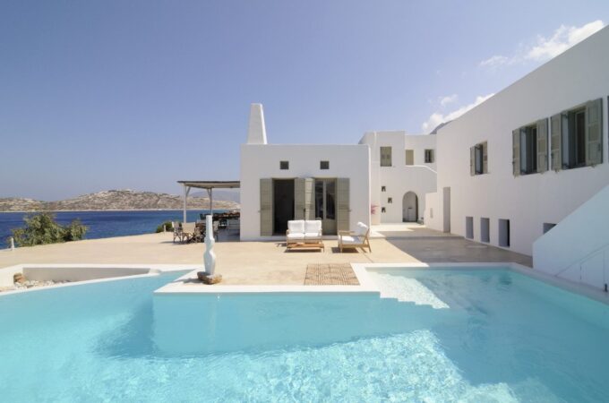 Santorini to Mykonos: A Comparative Review of Villas Across Greek Islands