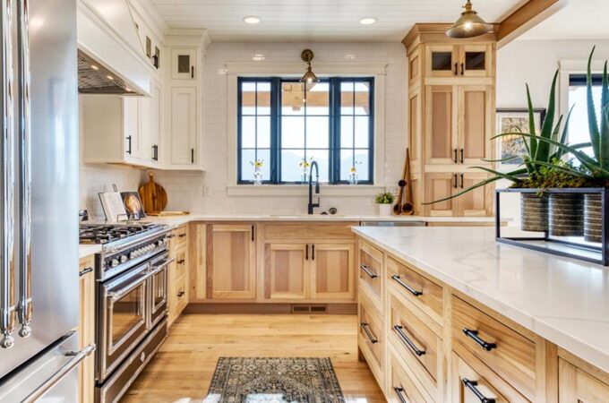 The Ultimate Guide to Choosing Hickory Kitchen Cabinets for Your Kitchen Renovation