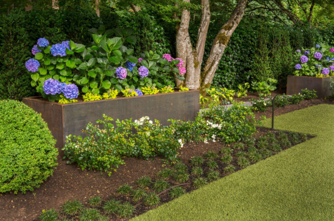 Seasonal Landscaping: 3 Tips for Keeping Your Business Green Year-Round